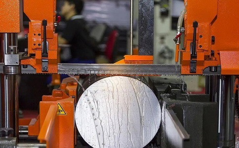 当阳立式金属带锯床切削出现跑带故障解决方法！